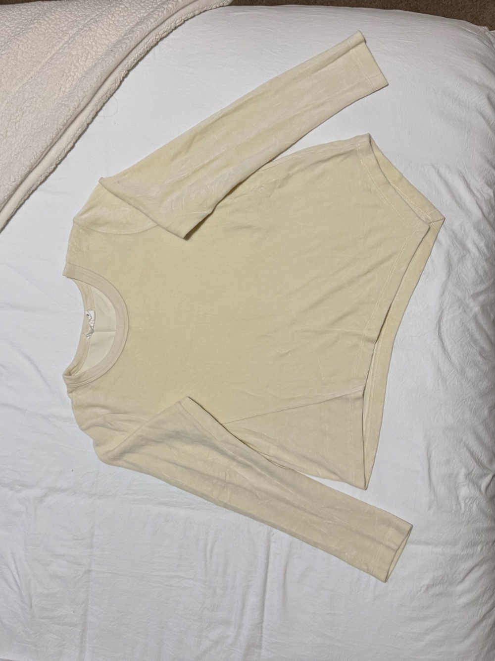 Wilt Cream Long-Sleeve Asymmetric Hem Tee